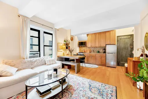 The Parkway, 49 West 72nd Street, #17B