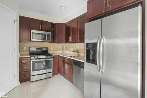 Edgecombe Parc, 456 West 167th Street, #5B