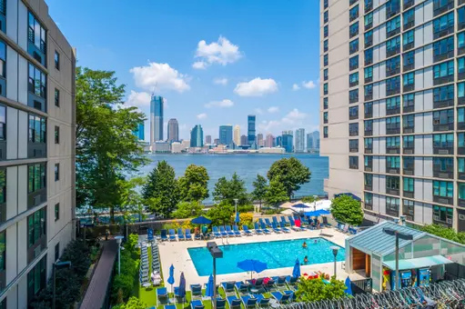 Gateway Plaza Battery Park City, 345-395 South End Avenue, #23A