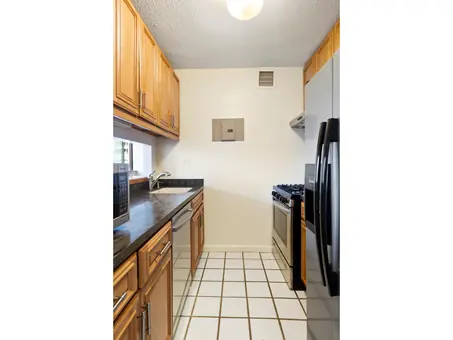 45 West 67th Street, #7H