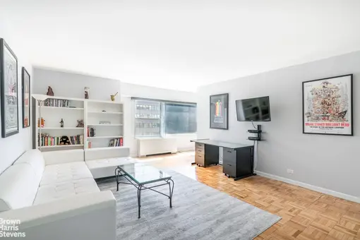 Plaza Tower, 118 East 60th Street, #32A