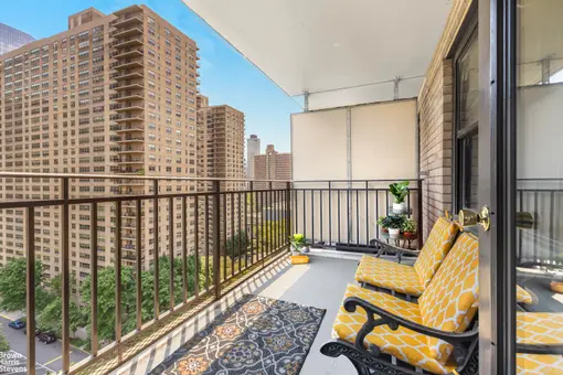 Lincoln Towers, 185 West End Avenue, #15L