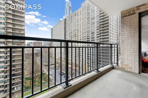 Lincoln Towers, 140 West End Avenue, #12V