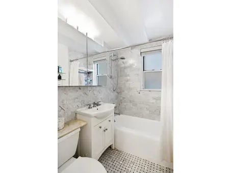 233 East 69th Street, #2i