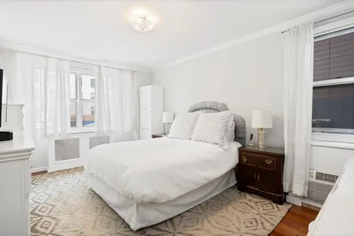 233 East 69th Street, #2i