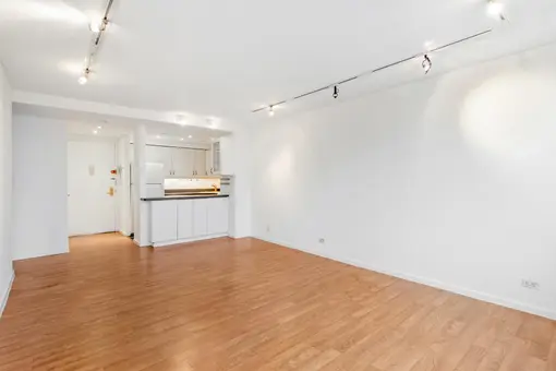 Plymouth Tower, 340 East 93rd Street, #26B