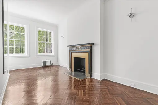 44 East 65th Street, #3A