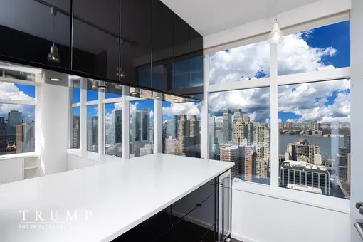 3 Lincoln Center, 160 West 66th Street, #34H