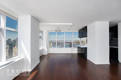 3 Lincoln Center, 160 West 66th Street, #34H