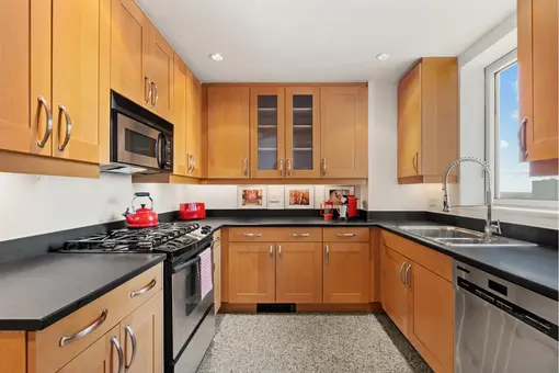 Bridge Tower Place, 401 East 60th Street, #22A