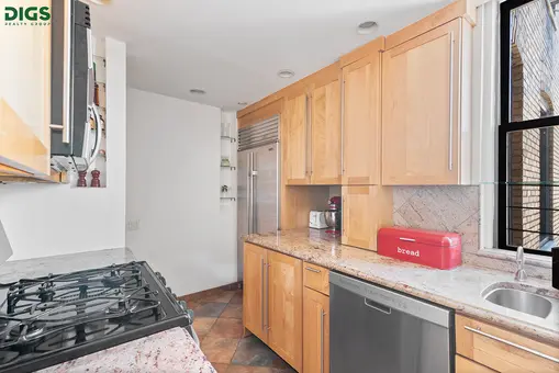 De Soto, 215 West 91st Street, #105