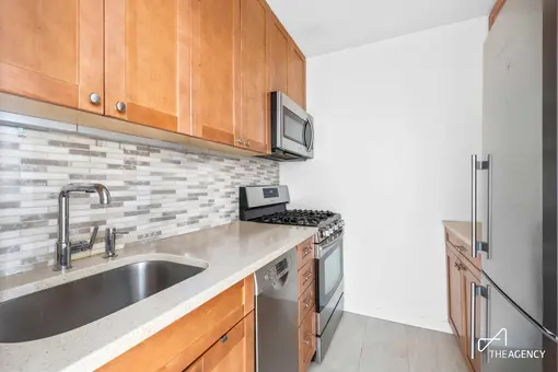 Lincoln Towers, 160 West End Avenue, #18A