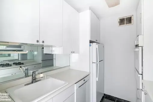 Plaza Tower, 118 East 60th Street, #32A