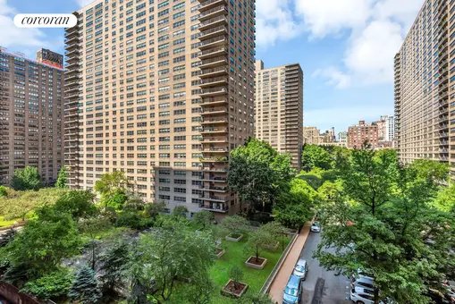 Lincoln Towers, 140 West End Avenue, #8L