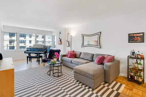 The Wilshire, 301 East 75th Street, #14D