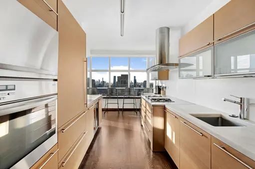 3 Lincoln Center, 160 West 66th Street, #59D