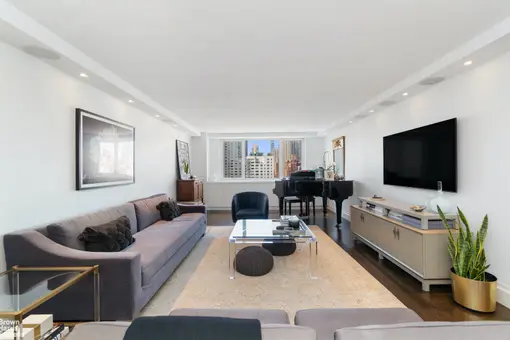 York Towers, 501 East 79th Street, #14A