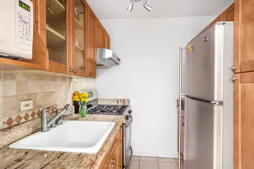 Riverview East, 251 East 32nd Street, #8G