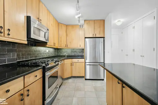 Mayfair Towers, 15 West 72nd Street, #8A