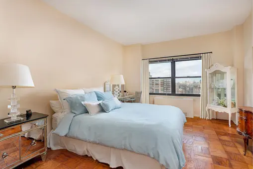 Lincoln Towers, 140 West End Avenue, #30L