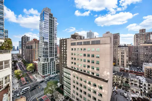 Warren House, 155 East 34th Street, #18H