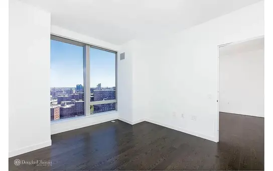 One Manhattan Square, 252 South Street, #27K