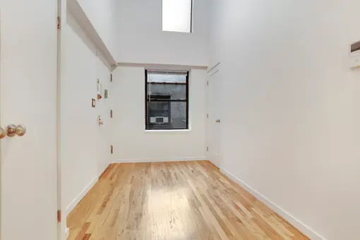 114 East 28th Street, #7B