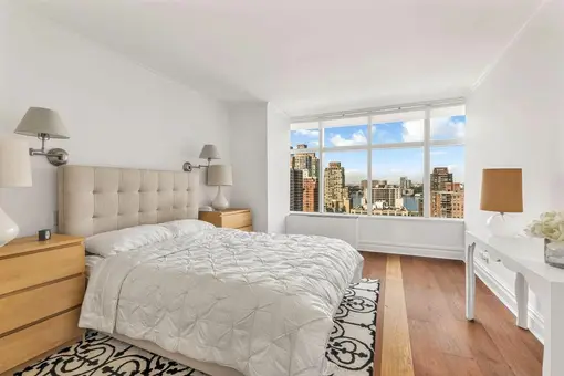 3 Lincoln Center, 160 West 66th Street, #19A