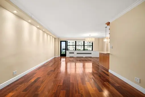 Lincoln Towers, 165 West End Avenue, #7N