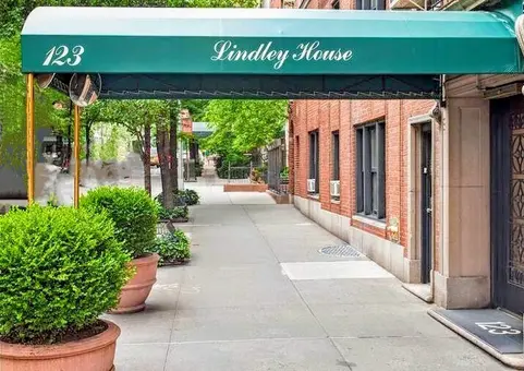 Lindley House, 123 East 37th Street, #4E