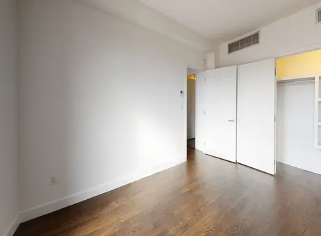 The Windermere, 666 West End Avenue, #18K