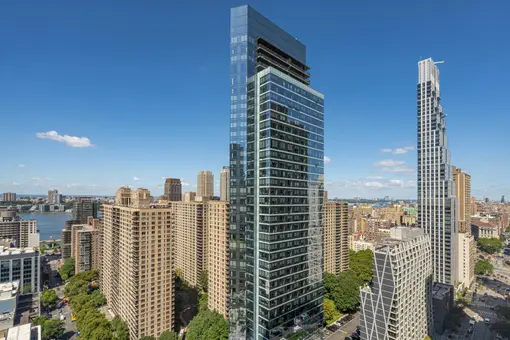 3 Lincoln Center, 160 West 66th Street, #29B