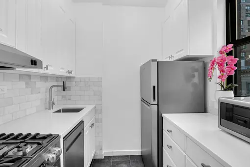 Morgan Park Condominium, 30 East 37th Street, #7E