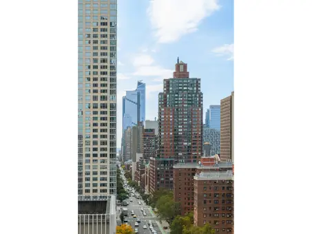 3 Lincoln Center, 160 West 66th Street, #17J