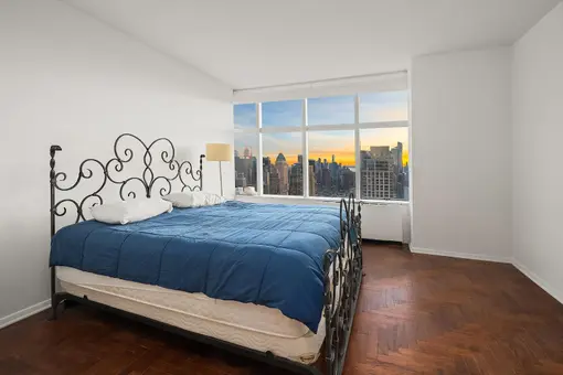 3 Lincoln Center, 160 West 66th Street, #59E