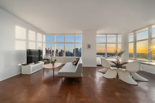 3 Lincoln Center, 160 West 66th Street, #59E