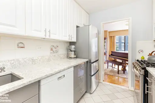 The Edgewater, 530 East 72nd Street, #2C