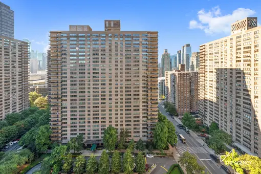 Lincoln Towers, 180 West End Avenue, #21J