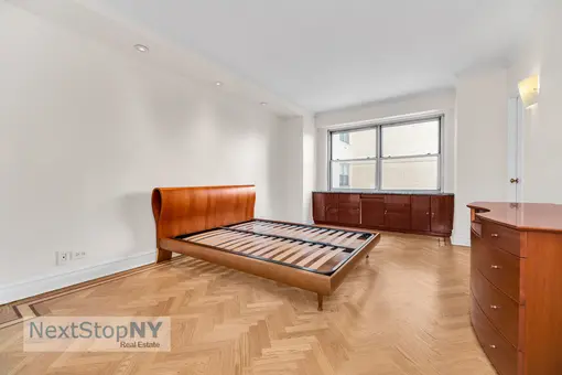 Plaza 400, 400 East 56th Street, #18P