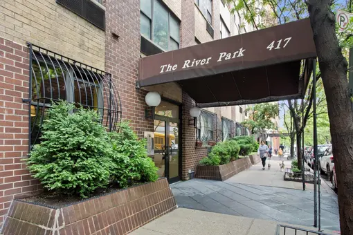 The River Park, 417 East 90th Street, #4G
