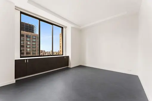 Bristol Plaza, 200 East 65th Street, #26W