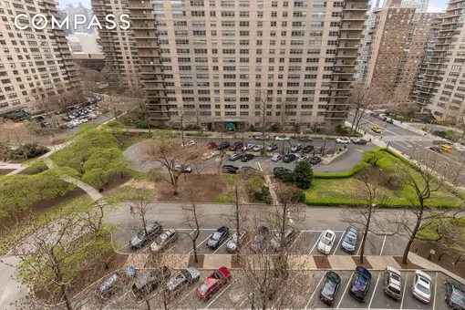 Lincoln Towers, 180 West End Avenue, #10G