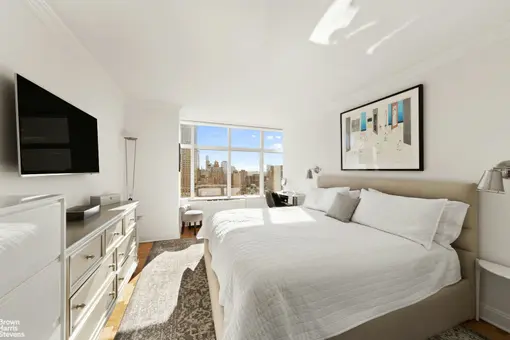 3 Lincoln Center, 160 West 66th Street, #35G