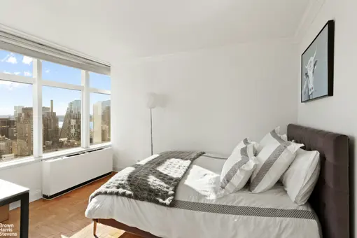 3 Lincoln Center, 160 West 66th Street, #35G