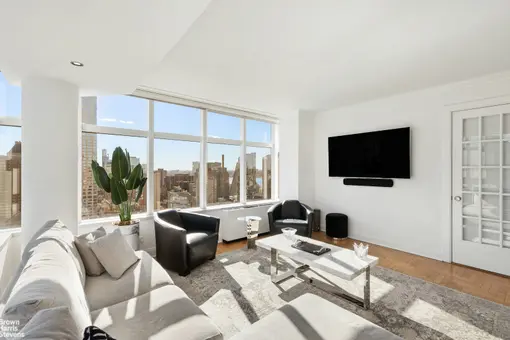 3 Lincoln Center, 160 West 66th Street, #35G