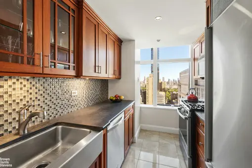 3 Lincoln Center, 160 West 66th Street, #35G