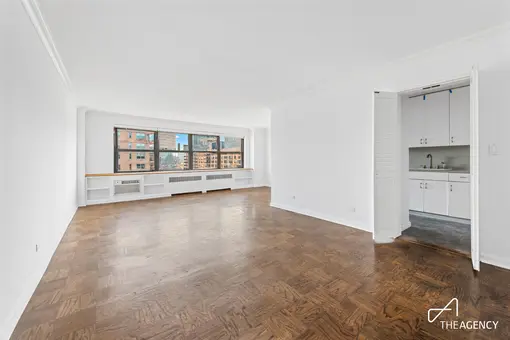 Lincoln Towers, 165 West End Avenue, #28K