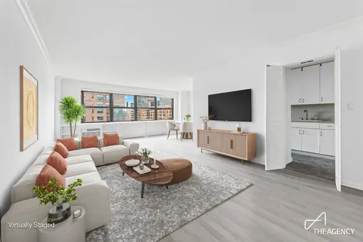 Lincoln Towers, 165 West End Avenue, #28K