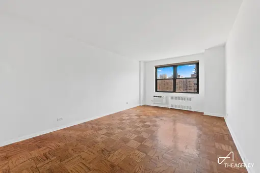 Lincoln Towers, 165 West End Avenue, #28K