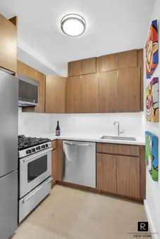 Warren House, 155 East 34th Street, #17T